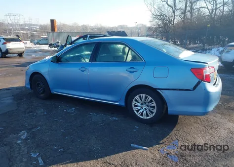 2013 Toyota Camry Le z USA, uszkodzony, nr VIN 4T1BF1FKXDU653743